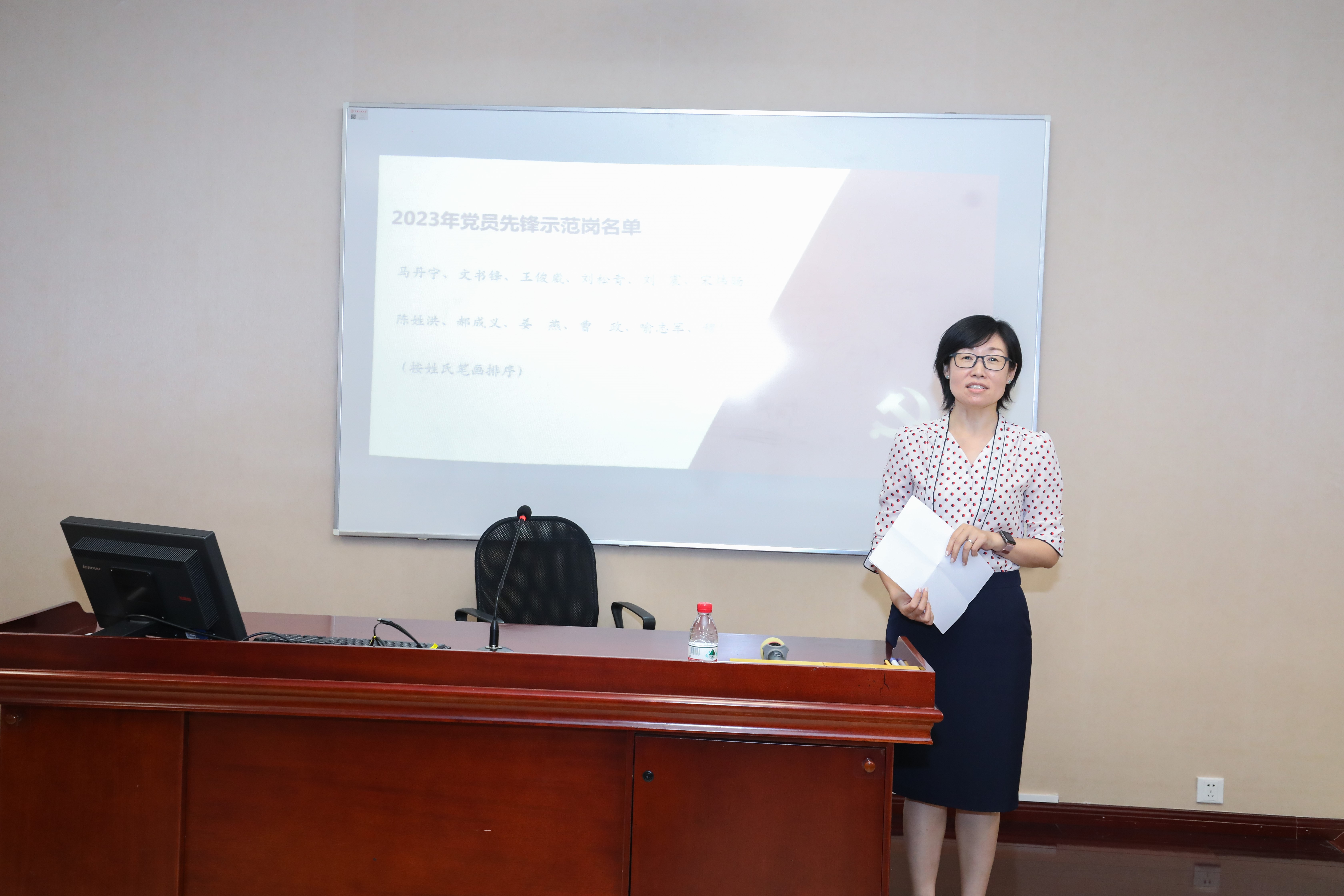 动漫色情片
举行首期党员先锋示范岗授予仪式6.jpg